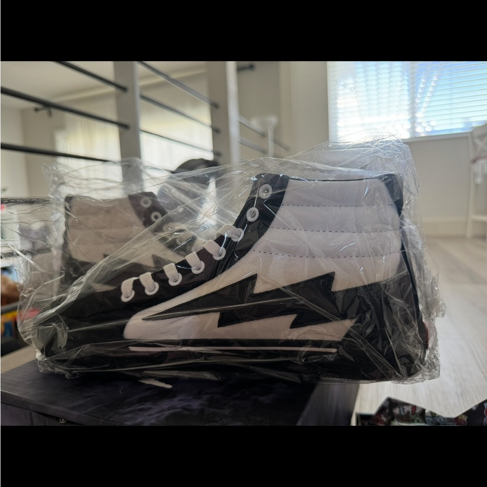 Revenge x storm men’s white black shoes size 6